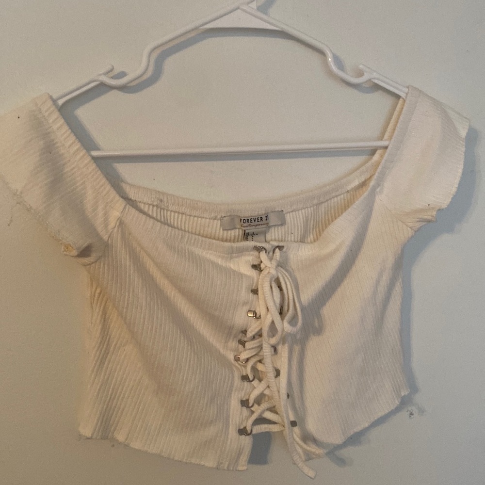 Stretchy crop top .